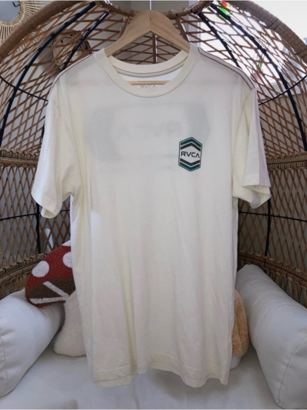 SOLD 🪬 RVCA T-Shirt - Picture 6 of 6